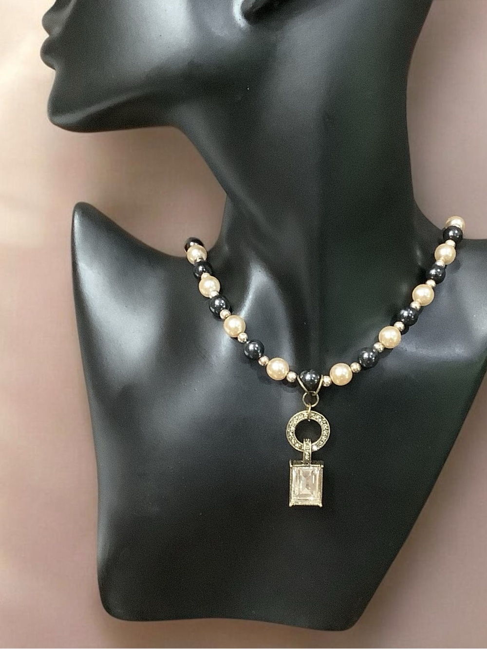 Heidi Daus Art Deco Swarovski Crystal pendant on a navy & cream pearl necklace - Picture 3 of 7